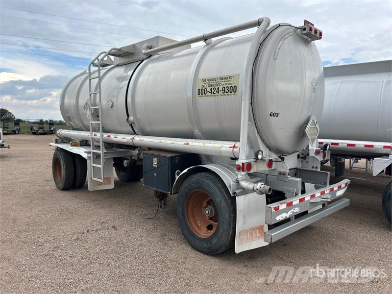 Heil 5000 gal T/A Turntable Spread Axle Vacuum Tanker T Cisterna