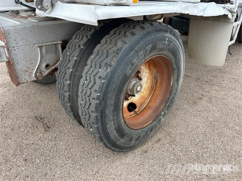 Heil 5000 gal T/A Turntable Spread Axle Vacuum Tanker T Cisterna