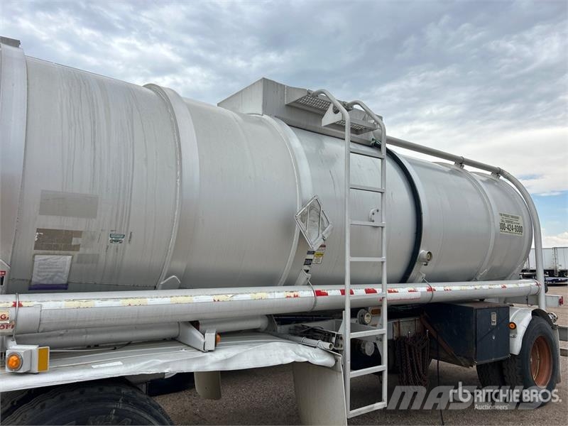 Heil 5000 gal T/A Turntable Spread Axle Vacuum Tanker T Cisterna