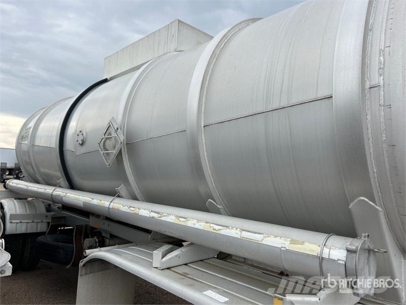 Heil 5000 gal T/A Turntable Spread Axle Vacuum Tanker T Cisterna
