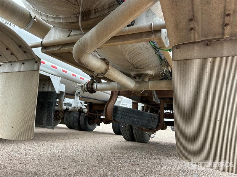 Heil 5000 gal T/A Turntable Spread Axle Vacuum Tanker T Cisterna