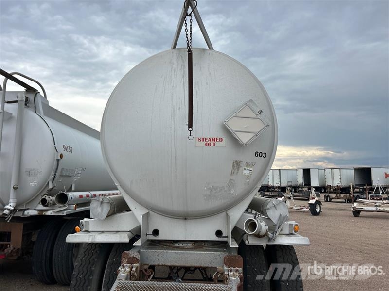 Heil 5000 gal T/A Turntable Spread Axle Vacuum Tanker T Cisterna