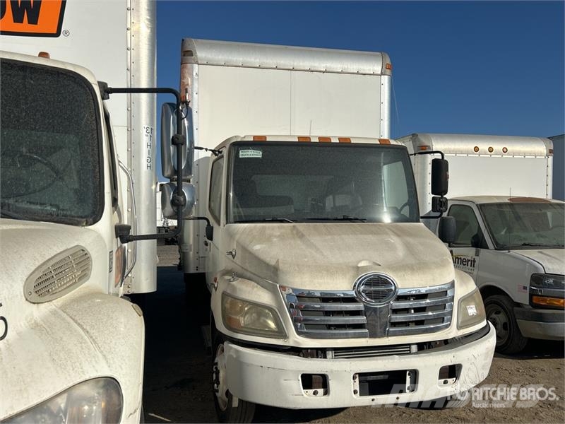 Hino 185 Camiones caja cerrada