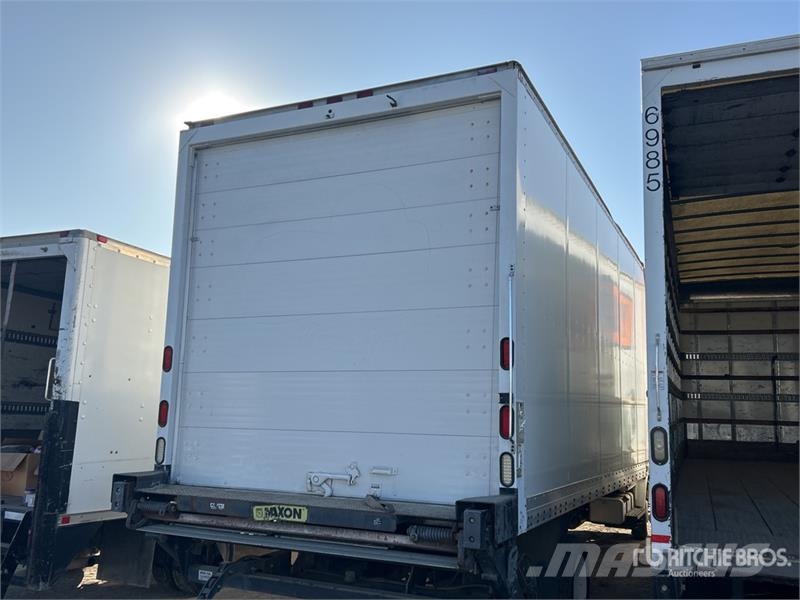 Hino 185 Camiones caja cerrada