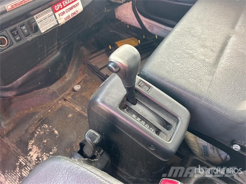 Hino 185 Camiones caja cerrada