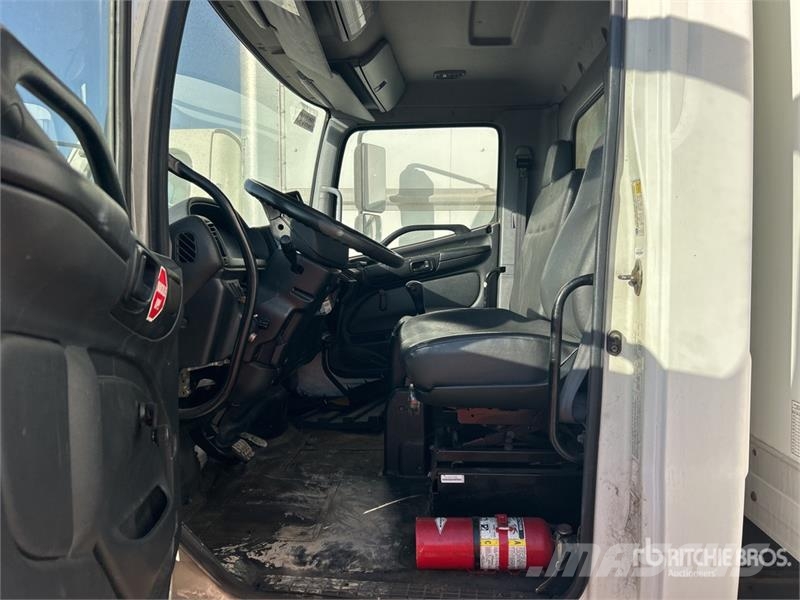 Hino 185 Camiones caja cerrada