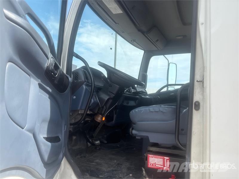 Hino 238 Tovornjaki zabojniki