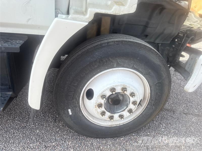 Hino 238 Tovornjaki zabojniki