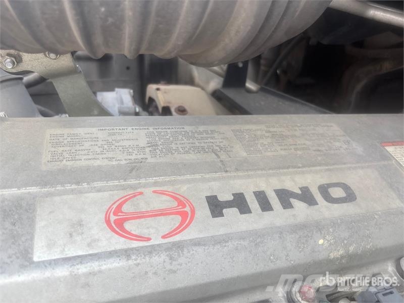 Hino 238 Tovornjaki zabojniki