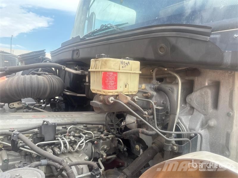 Hino 238 Tovornjaki zabojniki
