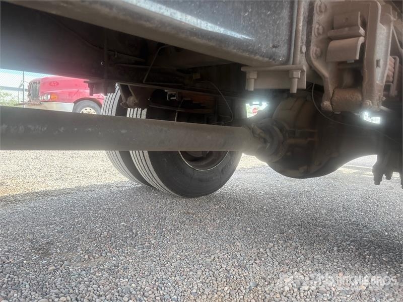 Hino 238 Tovornjaki zabojniki