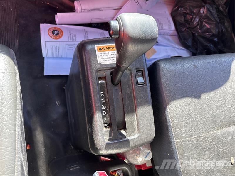 Hino 268 شاحنات ذات هيكل صندوقي