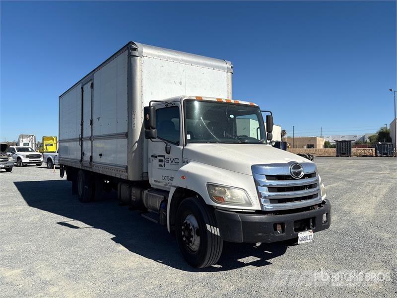 Hino 268 شاحنات ذات هيكل صندوقي