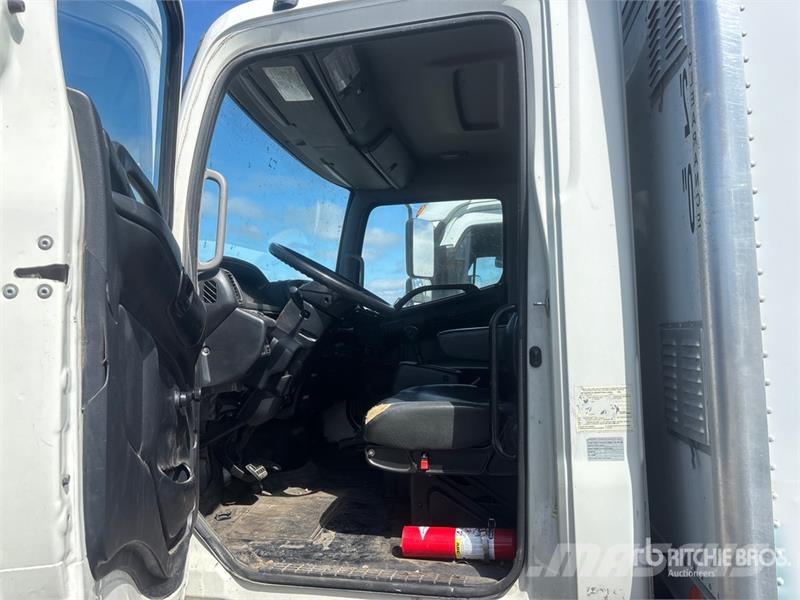 Hino 268 ボックスボディー、ウイング、箱車