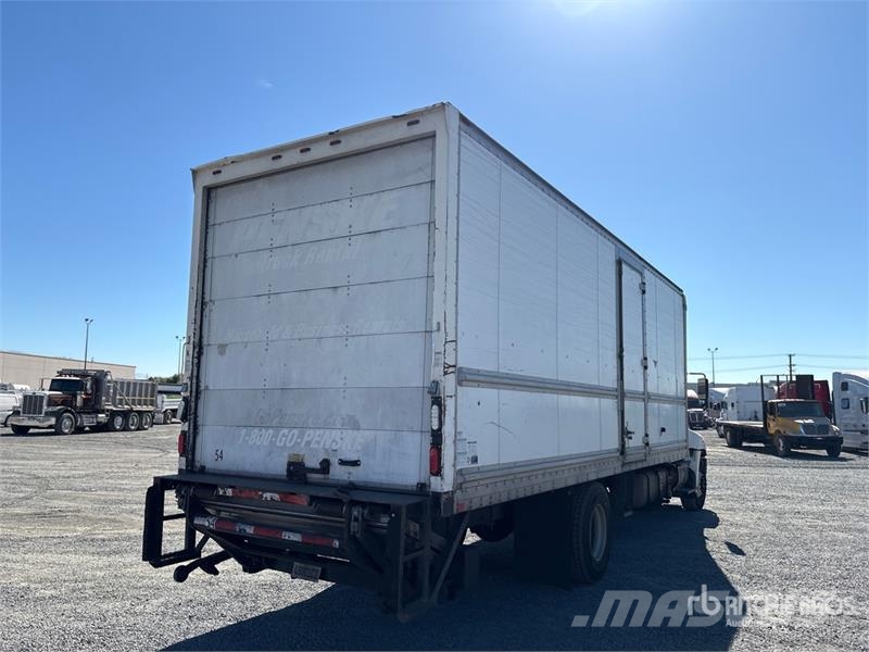 Hino 268 شاحنات ذات هيكل صندوقي