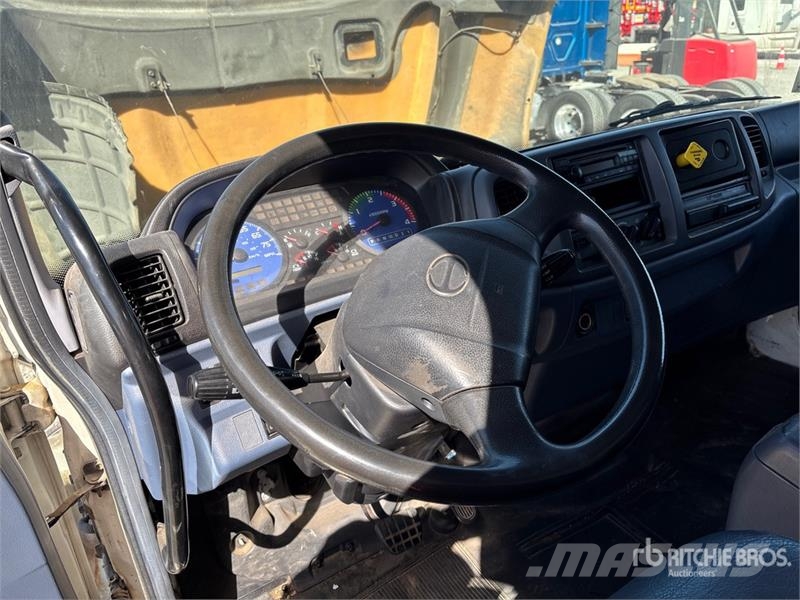 Hino 268 Tovornjaki zabojniki