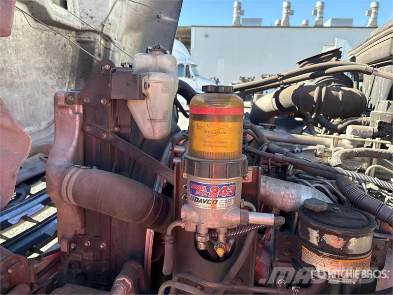 Hino 268 شاحنات ذات هيكل صندوقي