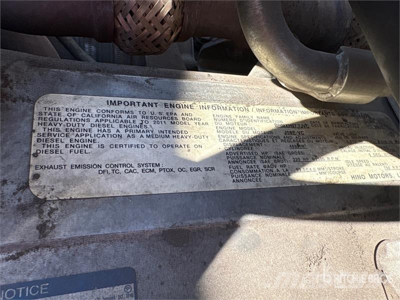 Hino 268 شاحنات ذات هيكل صندوقي