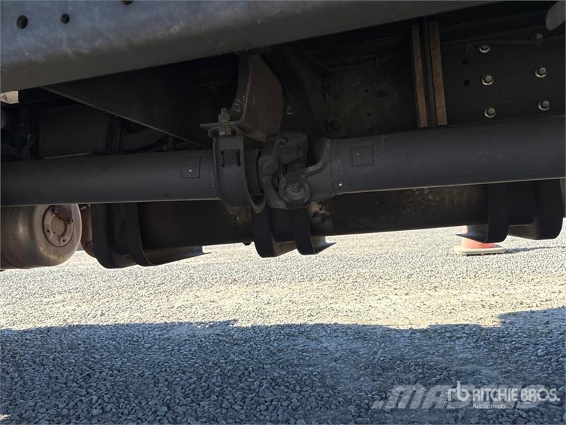 Hino 268 شاحنات ذات هيكل صندوقي