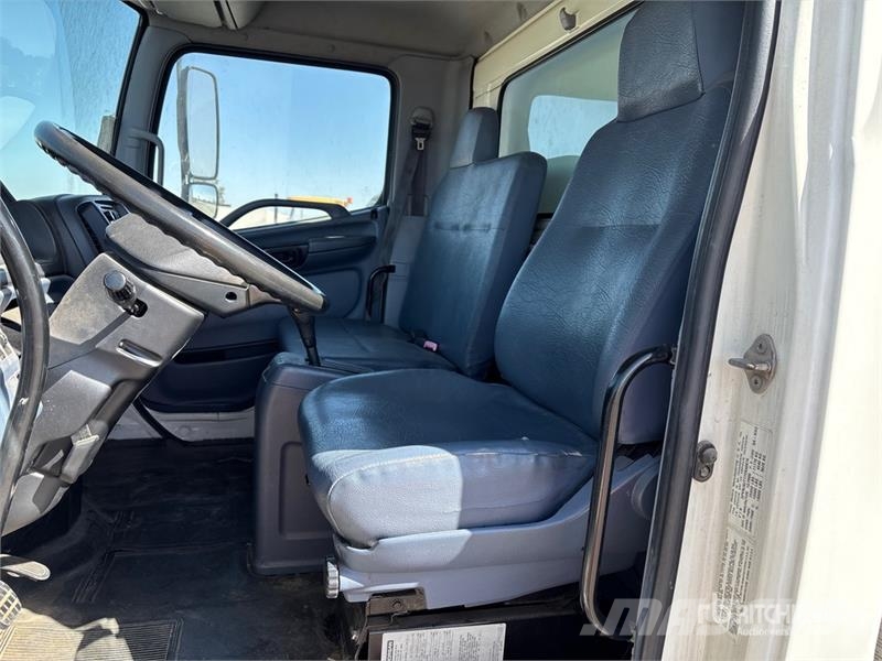 Hino 268 Tovornjaki zabojniki