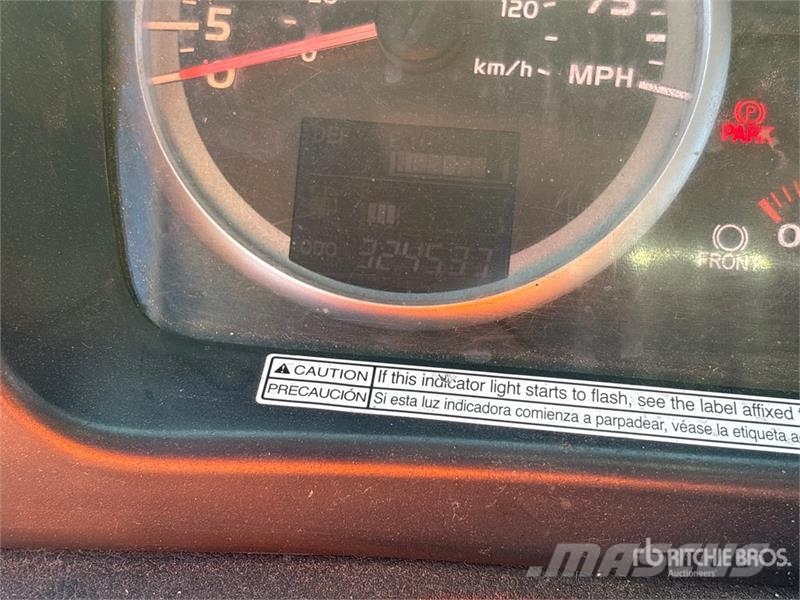 Hino 268 شاحنات ذات هيكل صندوقي