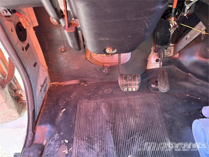 Hino 268 شاحنات ذات هيكل صندوقي