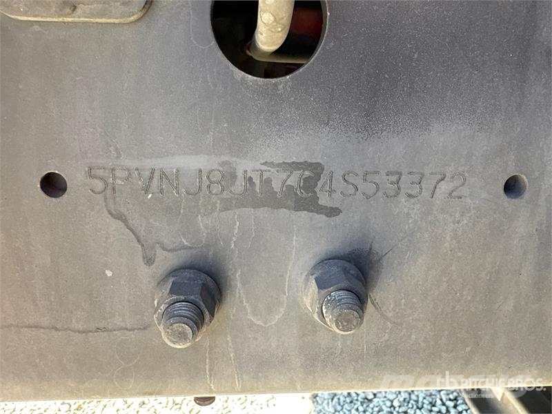 Hino 268 شاحنات ذات هيكل صندوقي