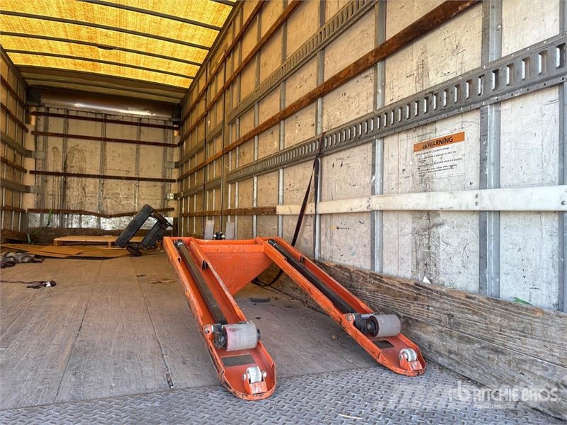 Hino 268 شاحنات ذات هيكل صندوقي