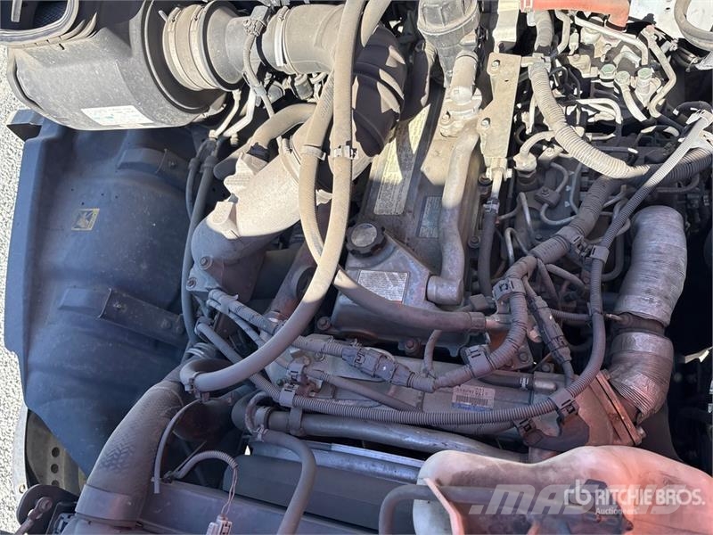 Hino 268 شاحنات ذات هيكل صندوقي