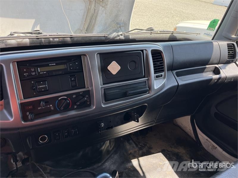 Hino 268 شاحنات بدرجة حرارة قابلة للضبط