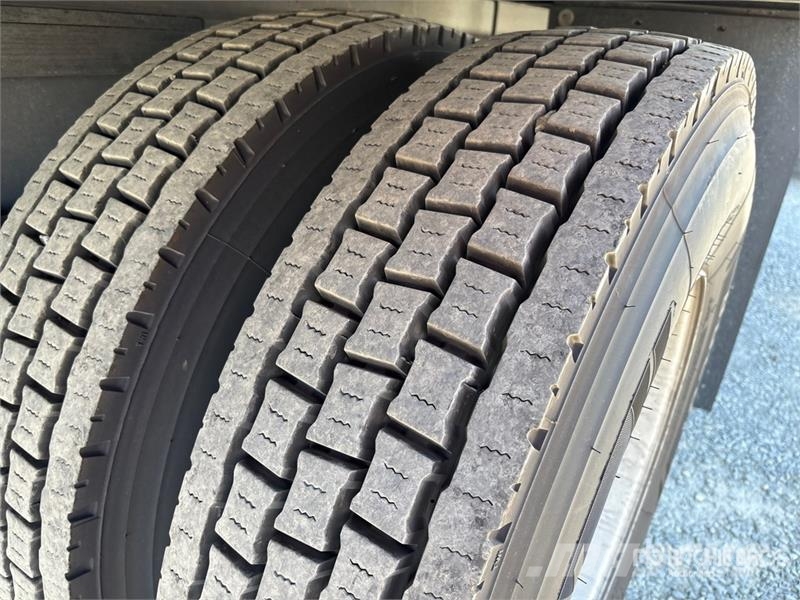 Hino 268 شاحنات ذات هيكل صندوقي