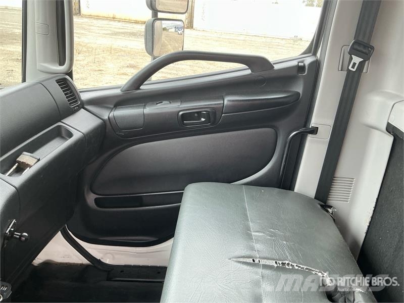 Hino 268 Dobozos teherautók