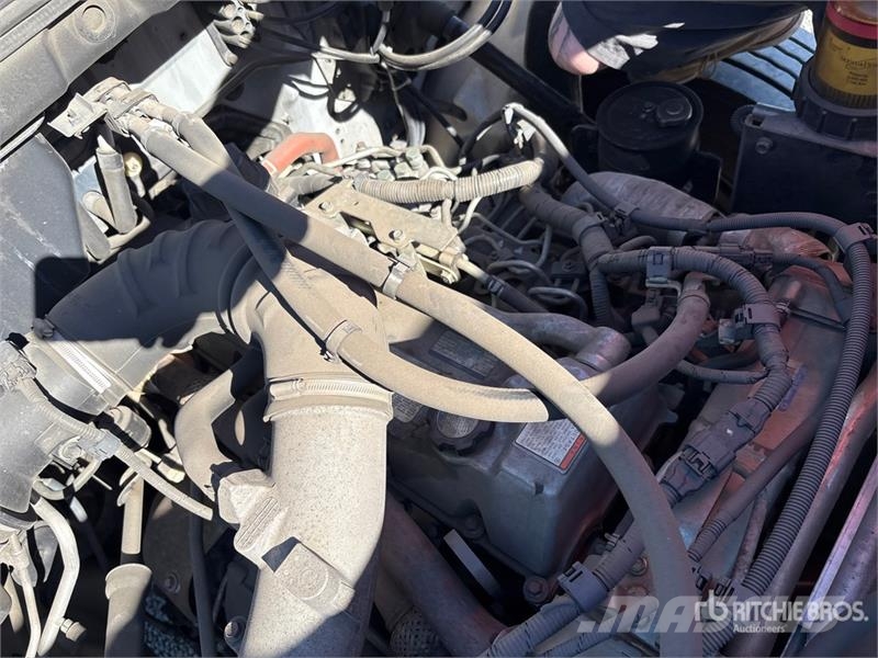 Hino 268 شاحنات ذات هيكل صندوقي