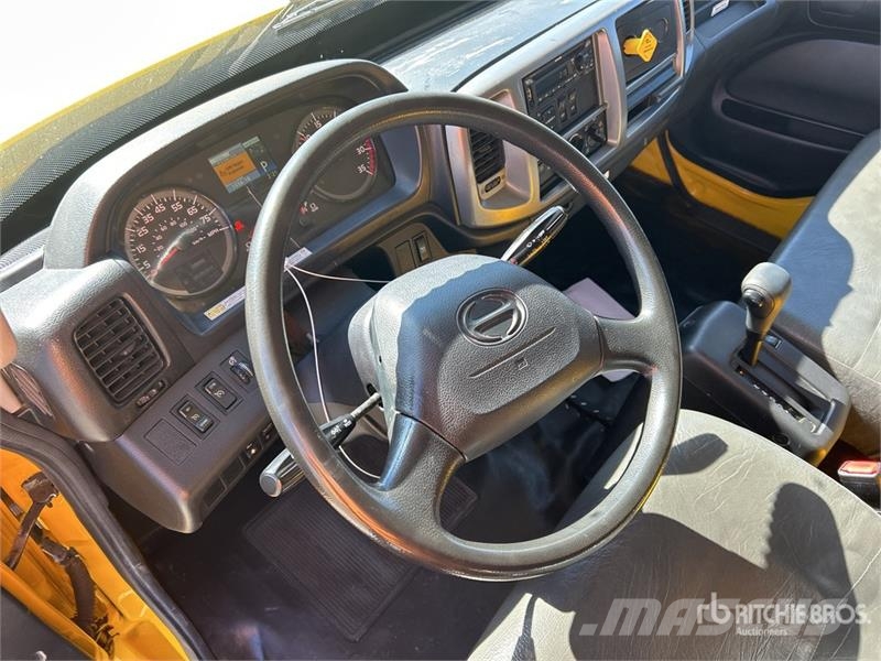 Hino 268 탑차 트럭