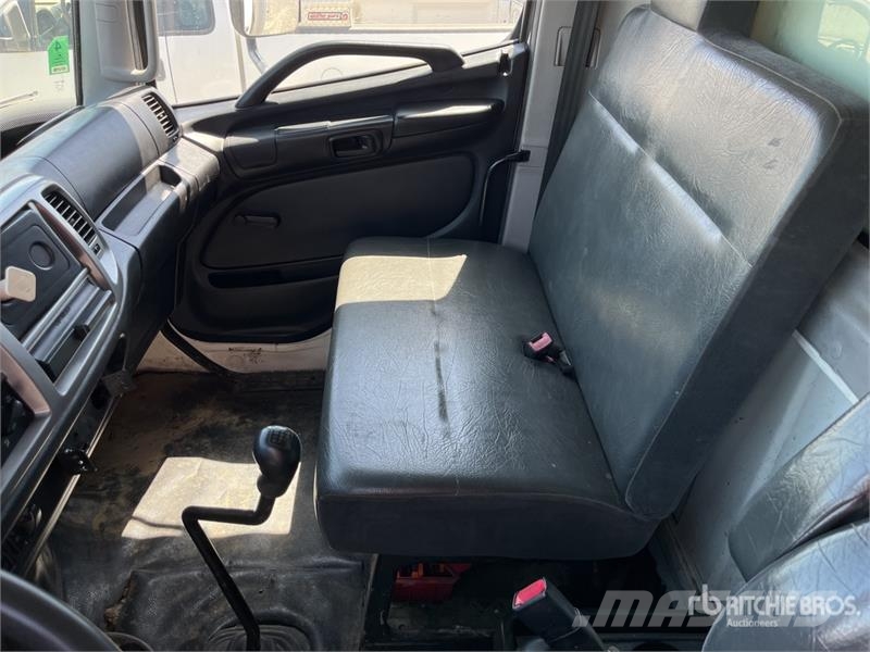 Hino 268 شاحنات بدرجة حرارة قابلة للضبط