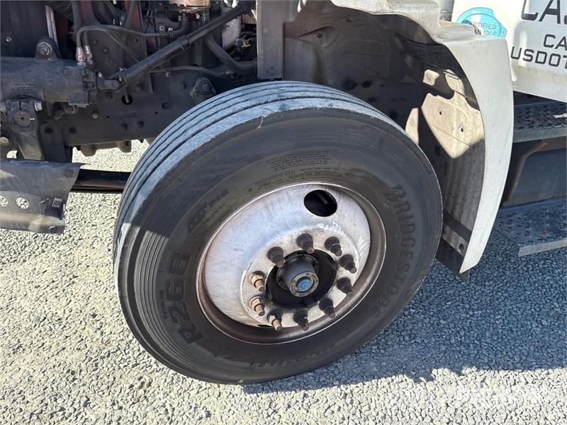 Hino 268 شاحنات ذات هيكل صندوقي