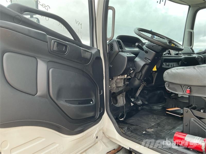 Hino 268 Dobozos teherautók