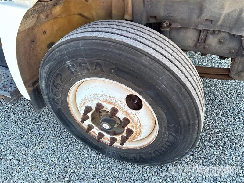 Hino 268 Tovornjaki zabojniki