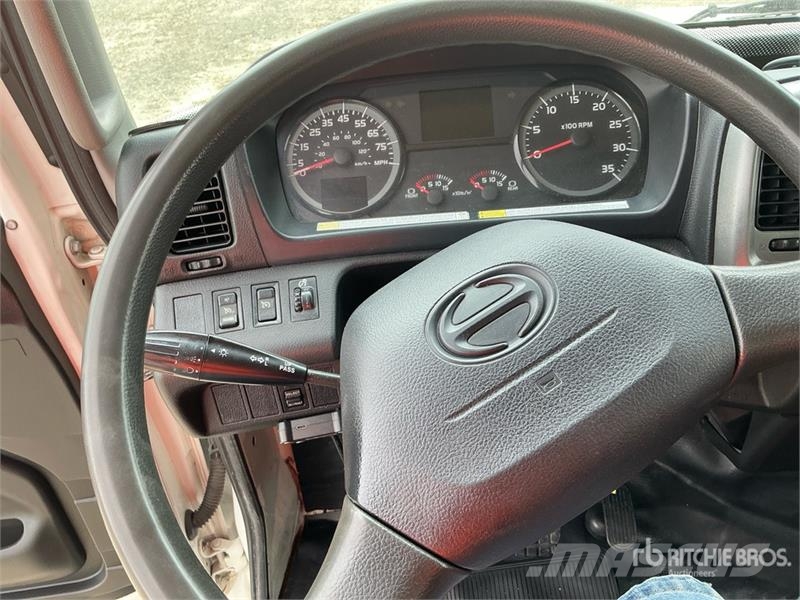 Hino 268 Dobozos teherautók