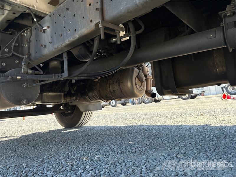 Hino 268 شاحنات ذات هيكل صندوقي