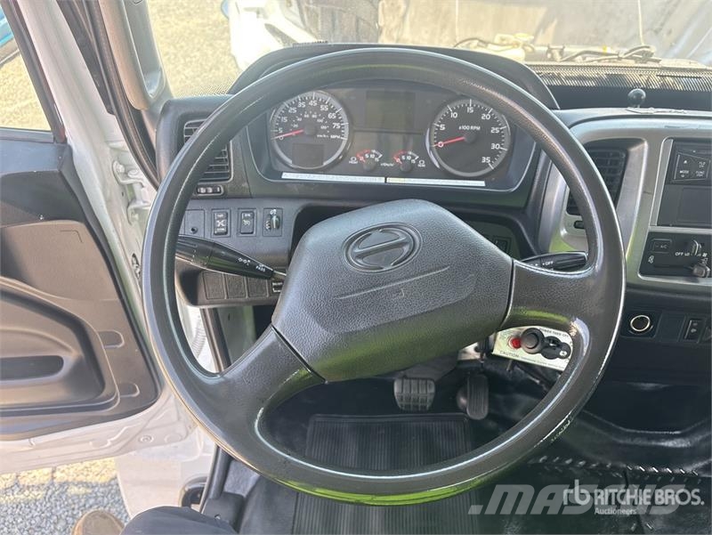 Hino 268 Bergungsfahrzeuge