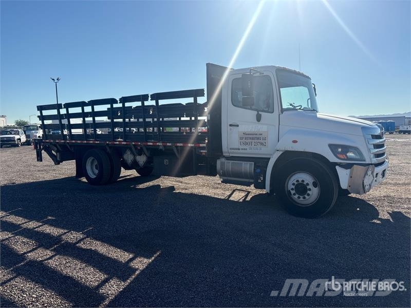 Hino 268 平板式/側卸式卡車