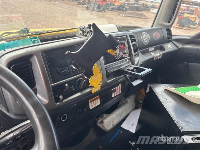 Hino 268 Skříňová nástavba