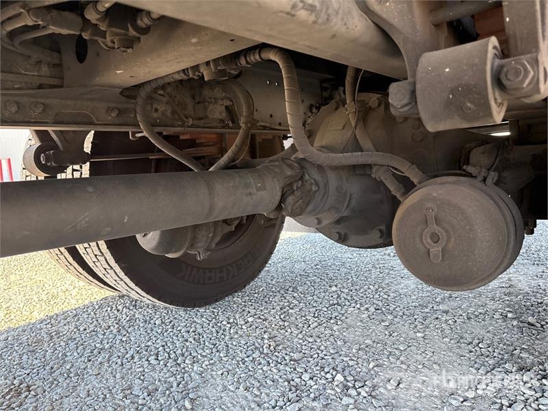 Hino 268 شاحنات ذات هيكل صندوقي