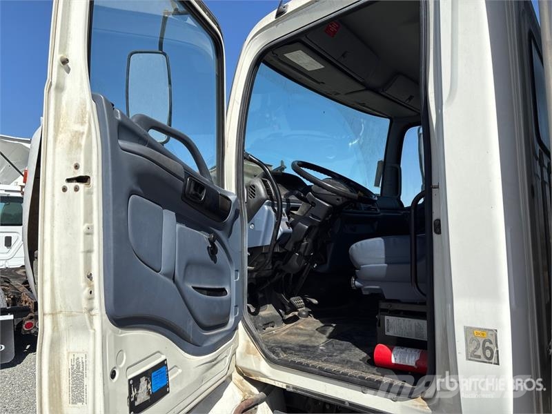 Hino 268 Tovornjaki zabojniki