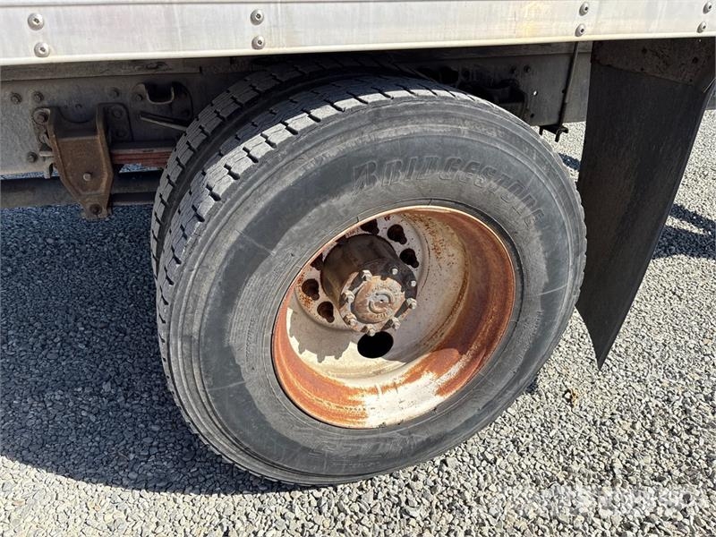 Hino 268 Tovornjaki zabojniki