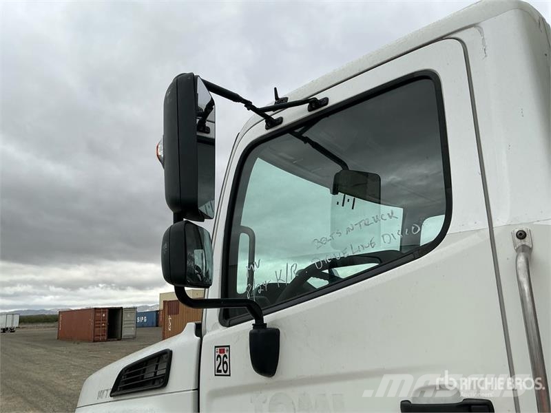 Hino 268 Dobozos teherautók