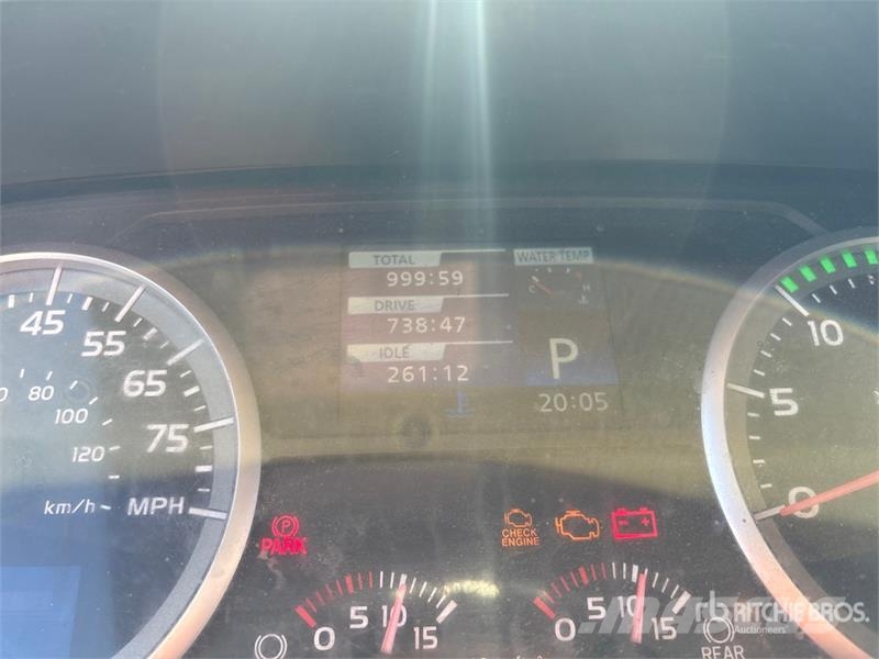 Hino 268 شاحنات ذات هيكل صندوقي