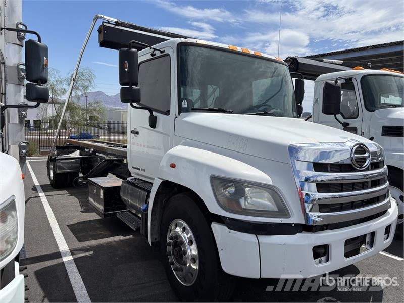Hino 268A 4x2 Roll-Off Truck Camiones portacubetas