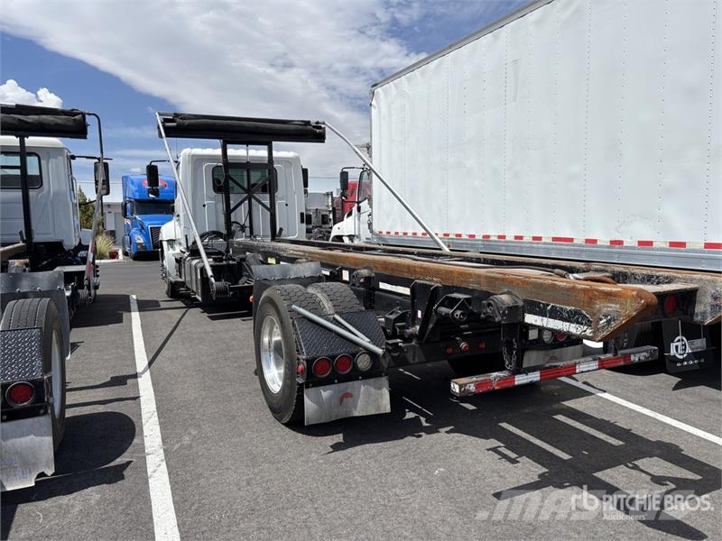 Hino 268A 4x2 Roll-Off Truck Camiones portacubetas